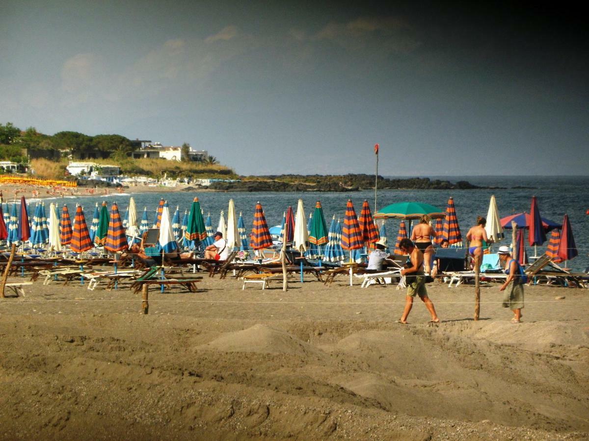 Pietre Nere Aparthotel Giardini-Naxos Buitenkant foto