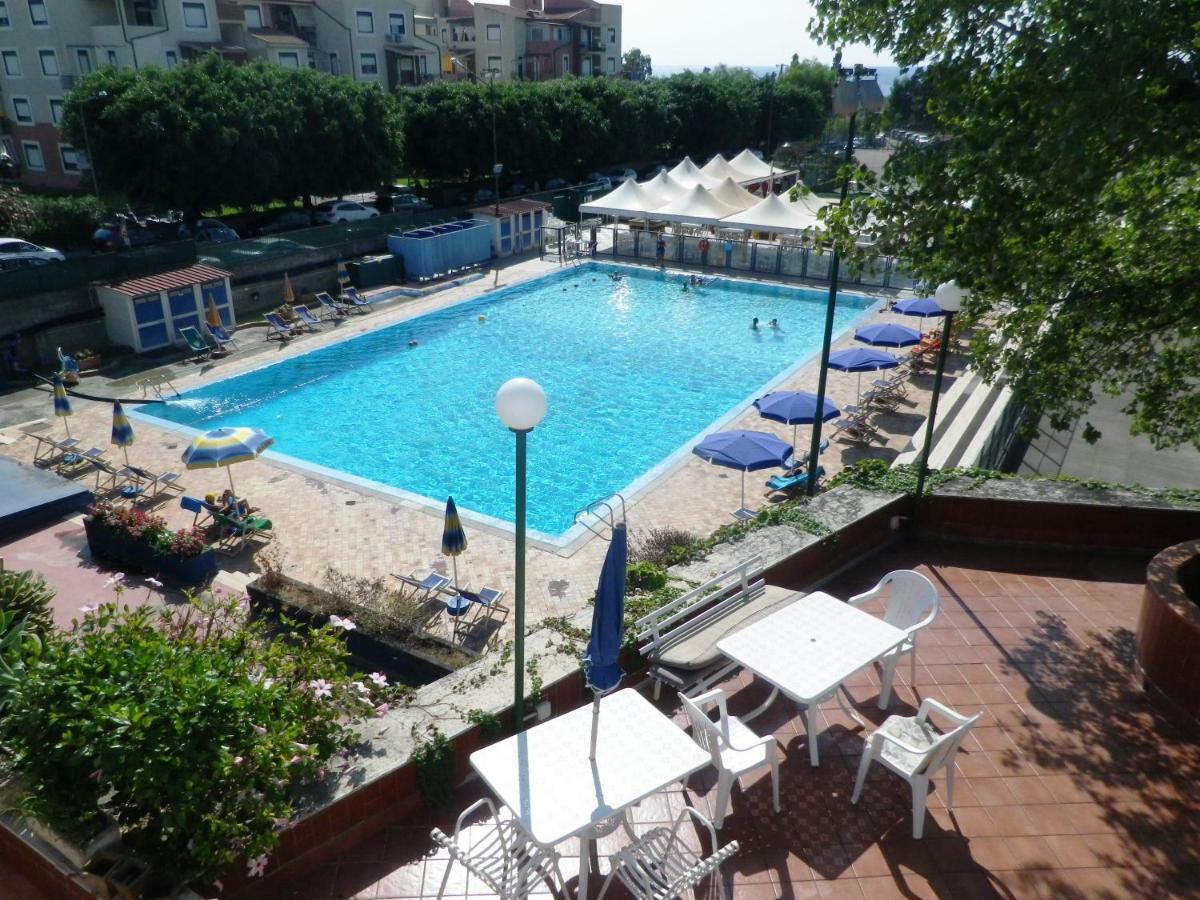 Pietre Nere Aparthotel Giardini-Naxos Buitenkant foto